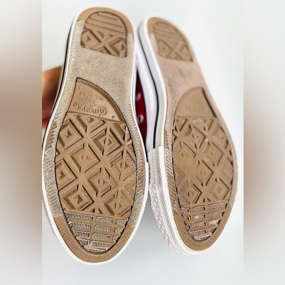 YOUTH CONVERSE ALL STAR SNEAKERS—Size 2–UNISEX—Great Condition—CLASSIC SHOES - Picture 8 of 14